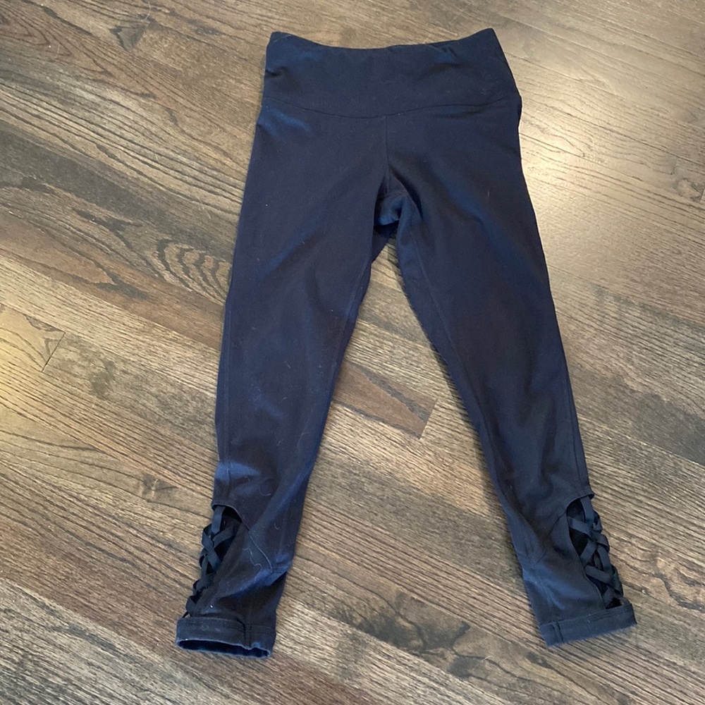 Yogalicious Black Cropped leggings Side Detail Medium M